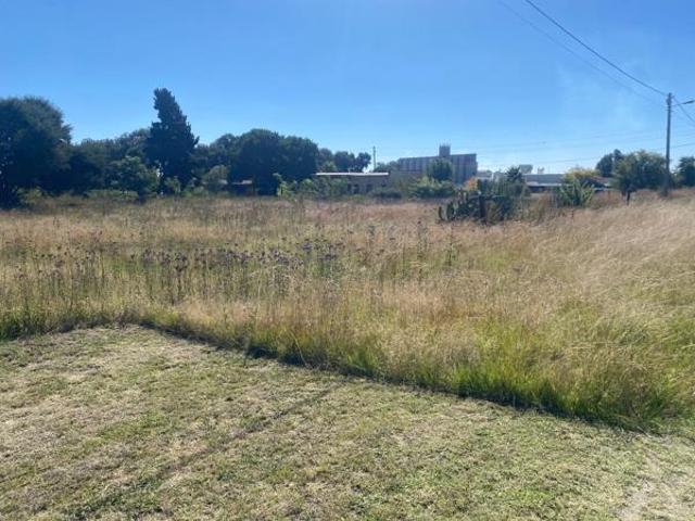 1 913 m² Land available in Devon