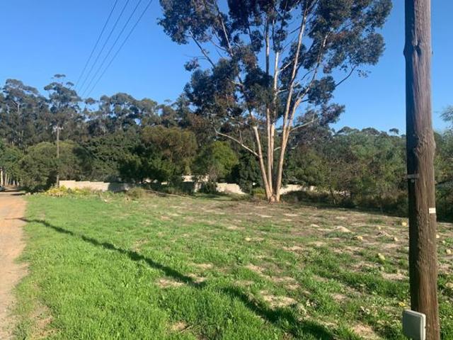 1 933 m² Land available in Penhill