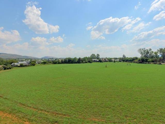 1 930 m² Land available in The Coves
