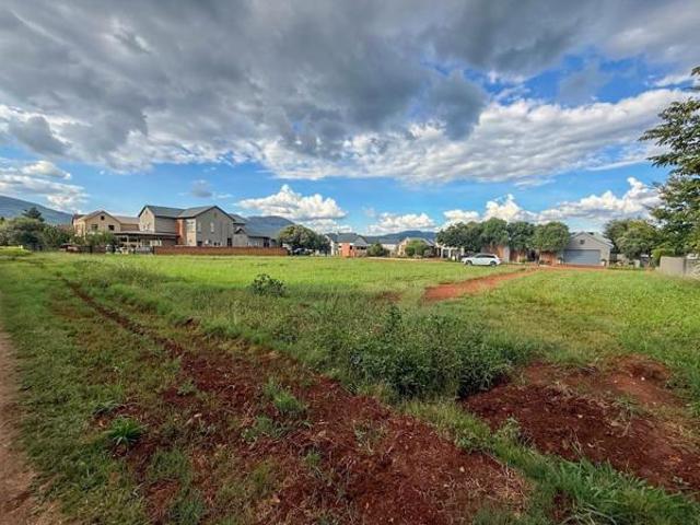 1 930 m² Land available in The Coves