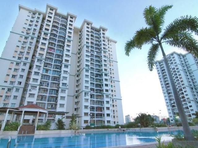 1COVERED CARPARK Taman Kristal Apartment 3Bedrooms Well Maintained