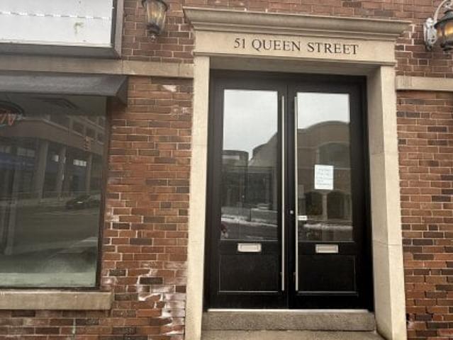 1A 51 Queen Street E