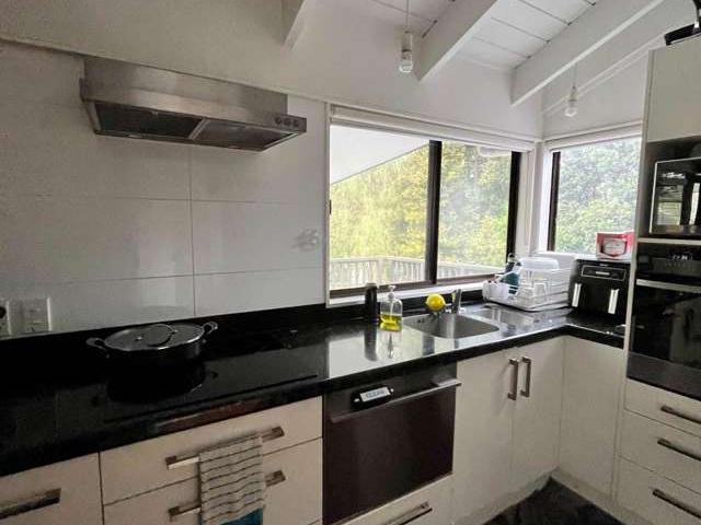 1A Mayfair Crescent, Mairangi Bay, North Shore City