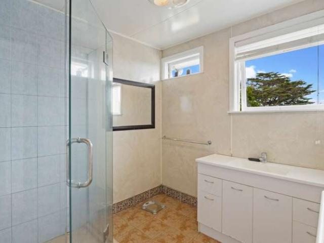 1A Pleasant Road, Glen Eden, Waitakere City