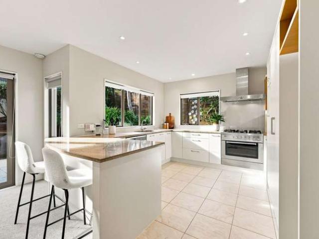 1B Brighton Terrace, Mairangi Bay, North Shore City