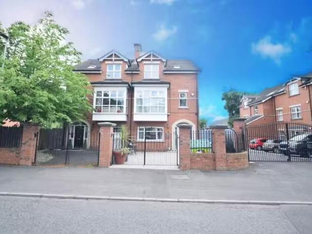 1b Fruithill Park