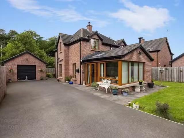 1b Rowallane Close