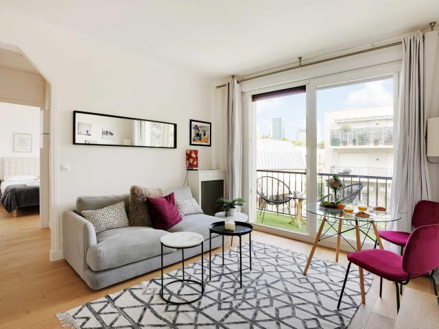 1BDR quiet with Terrace Pont de Neuilly