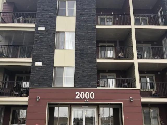 1Bed/1Bath + Den Unit in Saddleridge