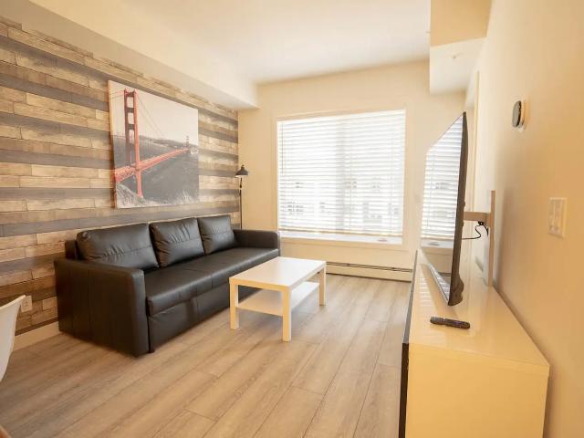 1BR/1BA condo TOP FLOOR Auburn Bay Lake Access