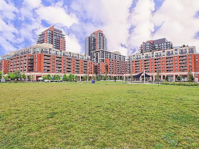 1br Condo With Lake View! Near Subway! Modern Amenities!