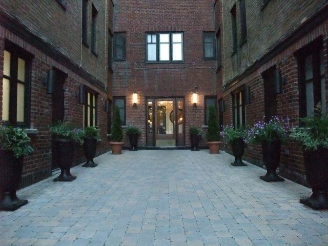 1er Oct Beau, mis à jour, Grand 2 1/2, lumineux, propre, art déco Oct 1st Beautiful, updated, clean, secure, Large 2 1/2, bright, art deco