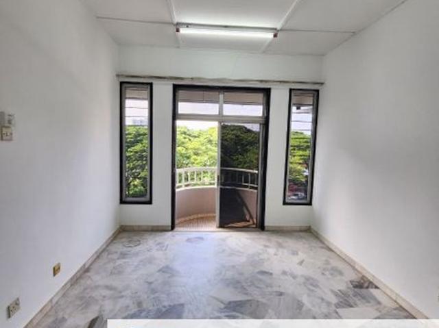 1K Tricourt, Sri Sentosa