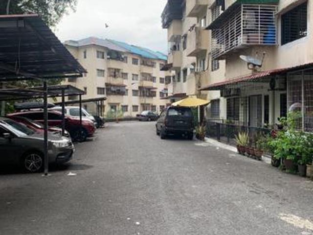 1st Floor 3 rooms 2 bathrooms Apartment Tmn Bkt Kenangan