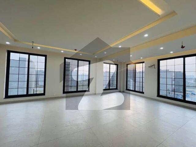 1st Floor Corner Plaza Huge Parking Space
