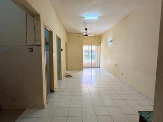 1st floor balcony facing back basic Rawang Mutiara Shop Apartment