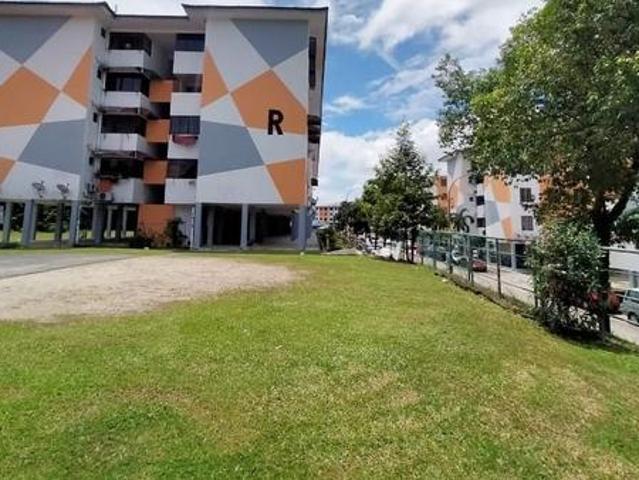 1st floor below market flat Sri lanang Desa Tebrau direct owner sale
