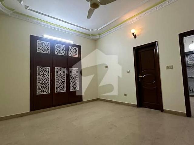 1st floor portion of 300 sq yards available for sale at block 6, gulshan e iqbal, karachi