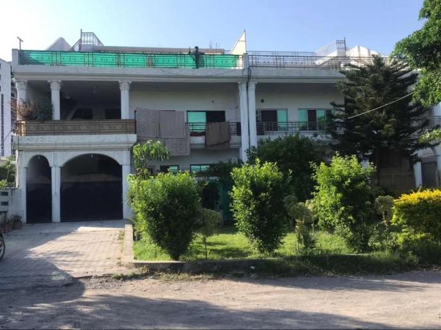 1st floor prime location in E 11 Islamabad E 11 ID 09555