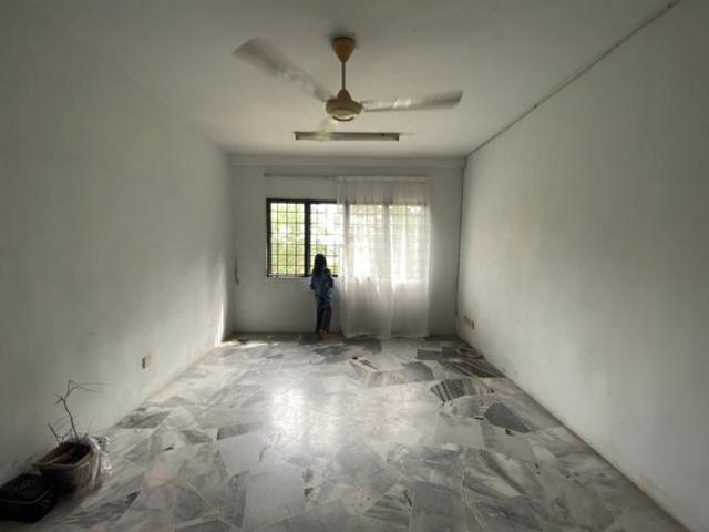 1st Floor Putra Permai Block C Apartment Taman Equine Seri Kembangan