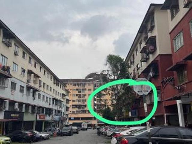 1st Floor Putra Raya Apartment Taman Pinggiran Putra MRT Equine
