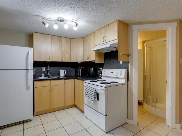 1st month free. Cozy 2 bedroom suite just minutes from downtown and transit