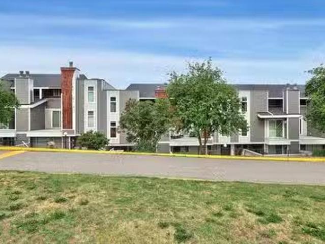 23 1435 Summit Drive, Kamloops, BC, V2E 1S4 house for sale.