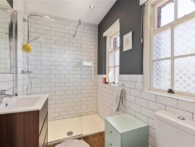 23 Whitethorn Road, Clonskeagh, Dublin 14 Sherry FitzGerald Ranelagh 4935 MyHome. Ie Residential