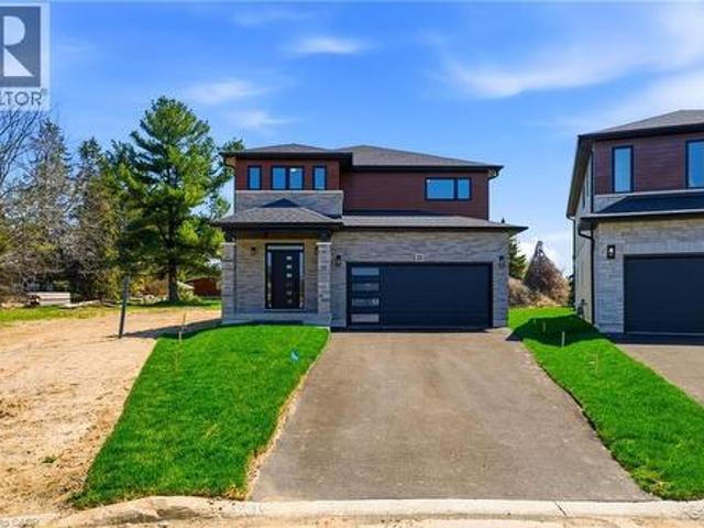 23 Woodvalley Court, Hamilton, ON, L9B 2S7 house for sale | Listing ID 40824 | Royal LePage