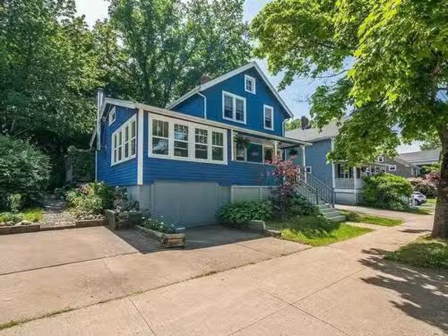 23 Elliot Street, Dartmouth, NS, B2Y 2X6 house for sale Lis.