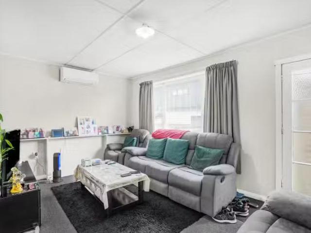 2/3 Huia Grove, Elderslea, Upper Hutt City