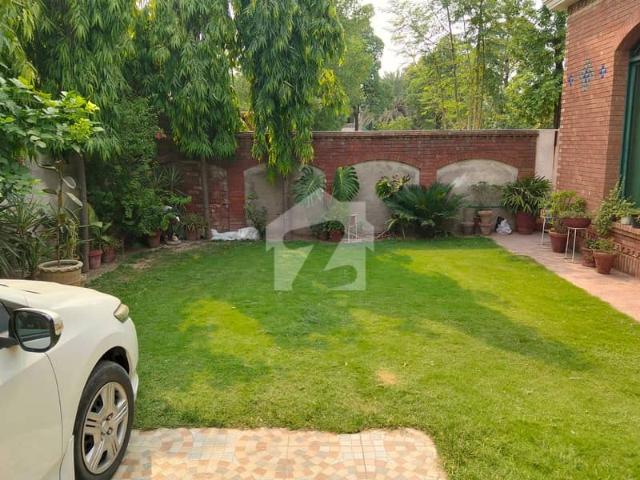 23 Marla Old House Available For Sale 48 Front Facing Garden Town