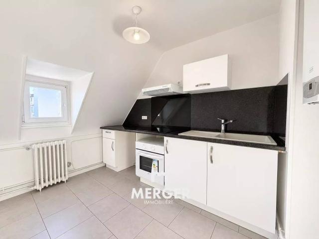 2/3 PIECES EN DERNIER ETAGE PROCHE ORANGERIE