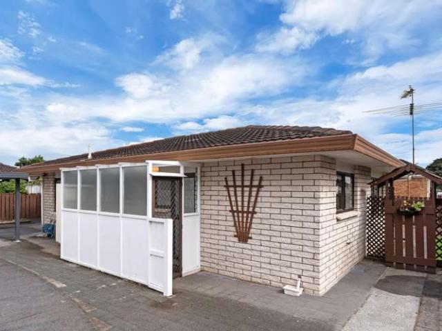 2/3A Youngs Road, Papakura