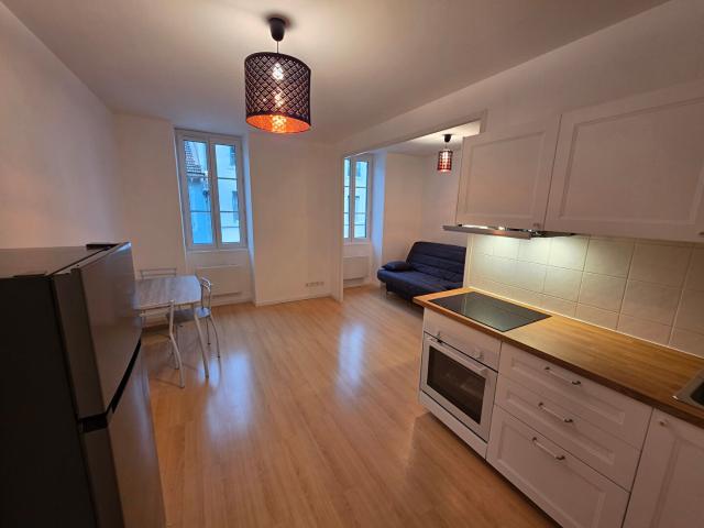 23JG925 Studio meublé