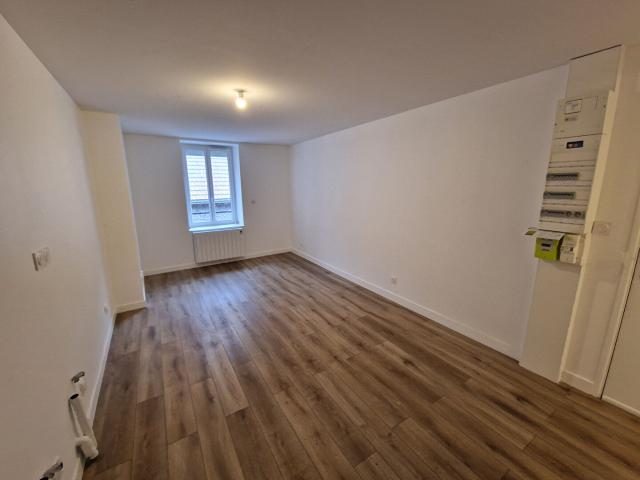 23JG949T22ème2B NEYROLLES T2 1er Appartement 2 pièce s 33.99 m2