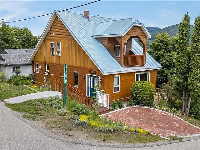 2005 Kootenay Avenue Rossland, British Columbia