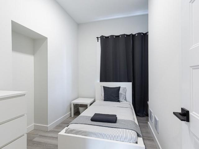 2005 Rue De Bullion Furnished 4 Bedroom Apartment for Rent at 2005 Rue De Bullion, Montréal, QC H2X 2Z7 Quartier Ville Marie