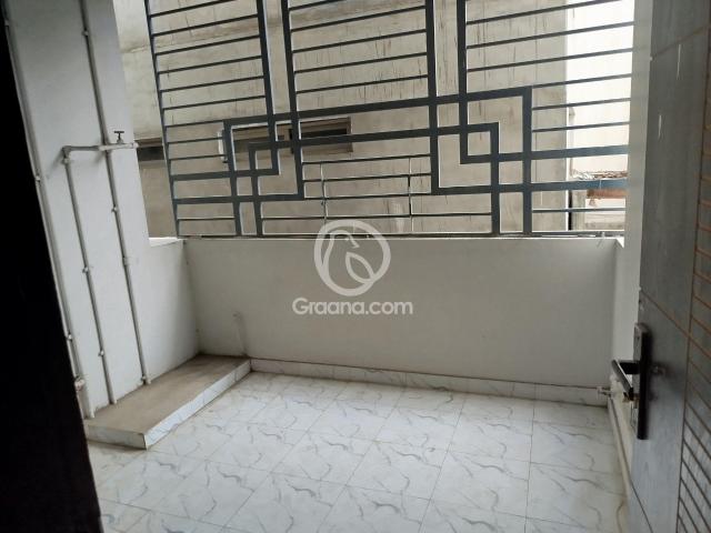 2000 Ft² Flat for Rent