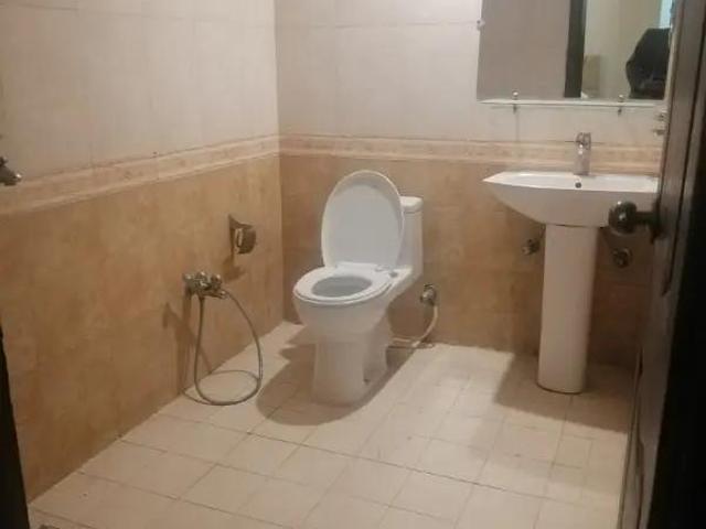 2000 Ft² Flat for Rent