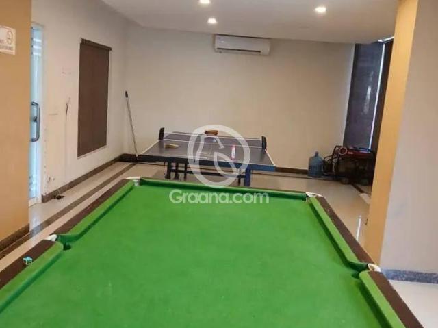 2000 Ft² Flat for Rent