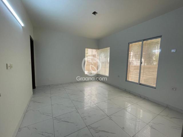 2000 Ft² Lower portion for Sale