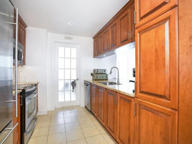 2000 Rue Drummond, Montréal Ville Marie, QC H3G