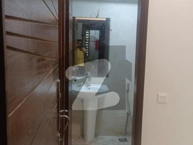 2000 Square Feet Flat For Rent In Rs. 250000 Only Bath Island