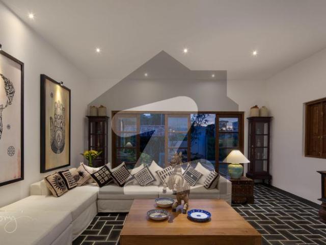 2000 Sqyds Bungalow For Commercial / Office Off Shahrah e Faisal In PECHS Having Carpeted Space of 14000 Sq feet And A Large Garage With Capacity To Accommodate 15 Cars Easily Shahra e Faisal