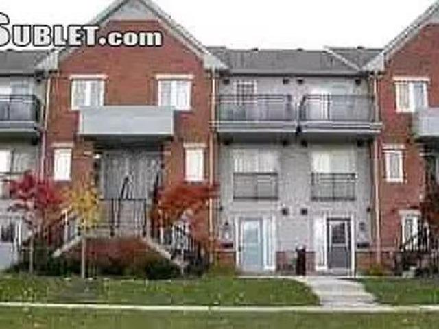 2000 Townhouse 1 bedrooms in Mississauga