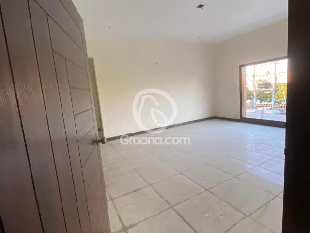 2000 Yd² House for Sale