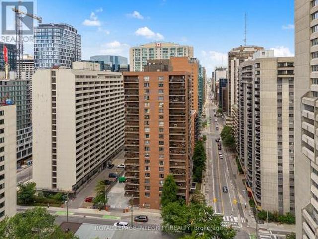2001 475 Laurier Avenue W, Ottawa, ON, K1R 7X1 condo for sale | Listing ID X13709 | Royal LePage