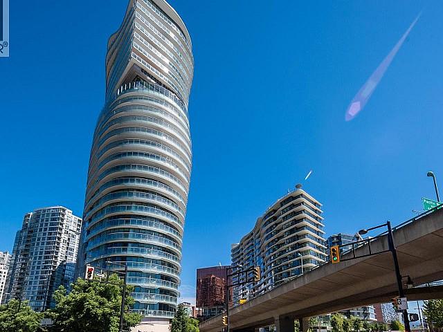 2001 89 Nelson Street Vancouver, British Columbia