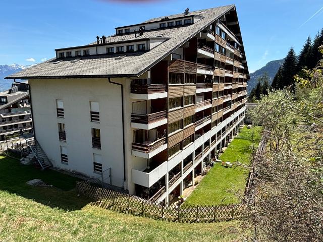 2001M. Torgon. Charmantes 2.5 Zimmer Apartment mit Terrasse